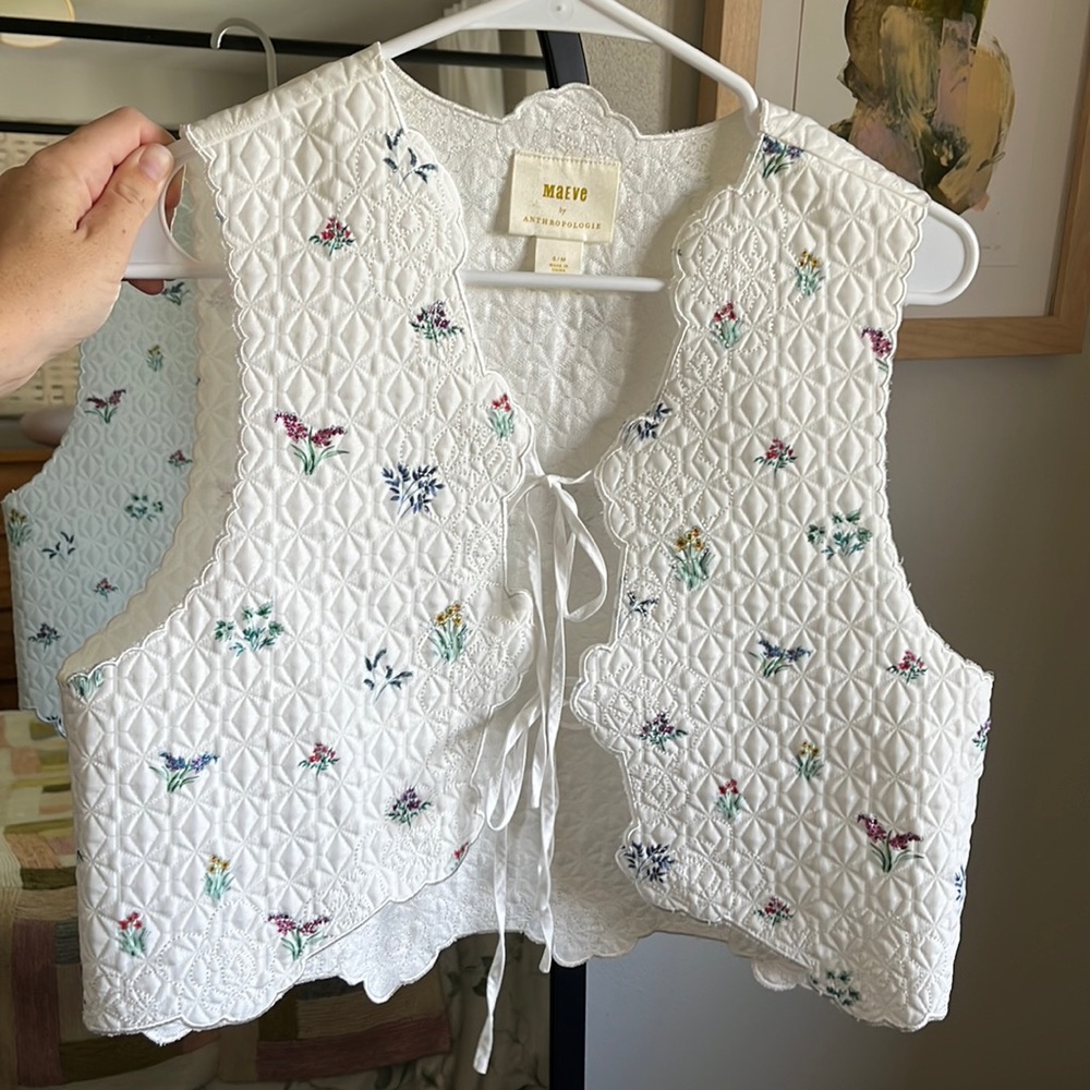 Maeve by Anthropologie White Floral Tie Front Garden Vest